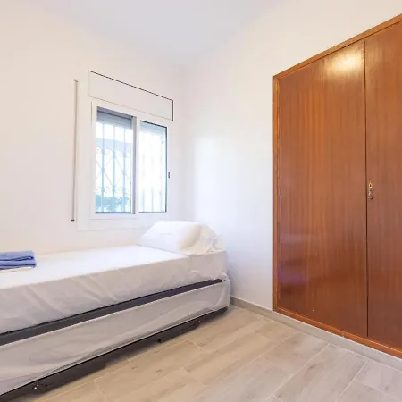 Holiday Cornelia Pucho * Cambrils